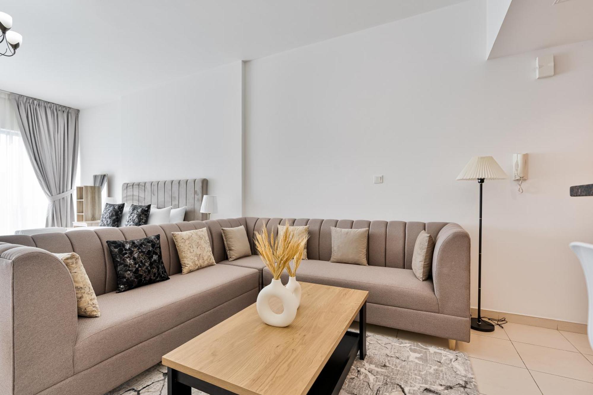 Sky High Serenity Modern With Gym Access *