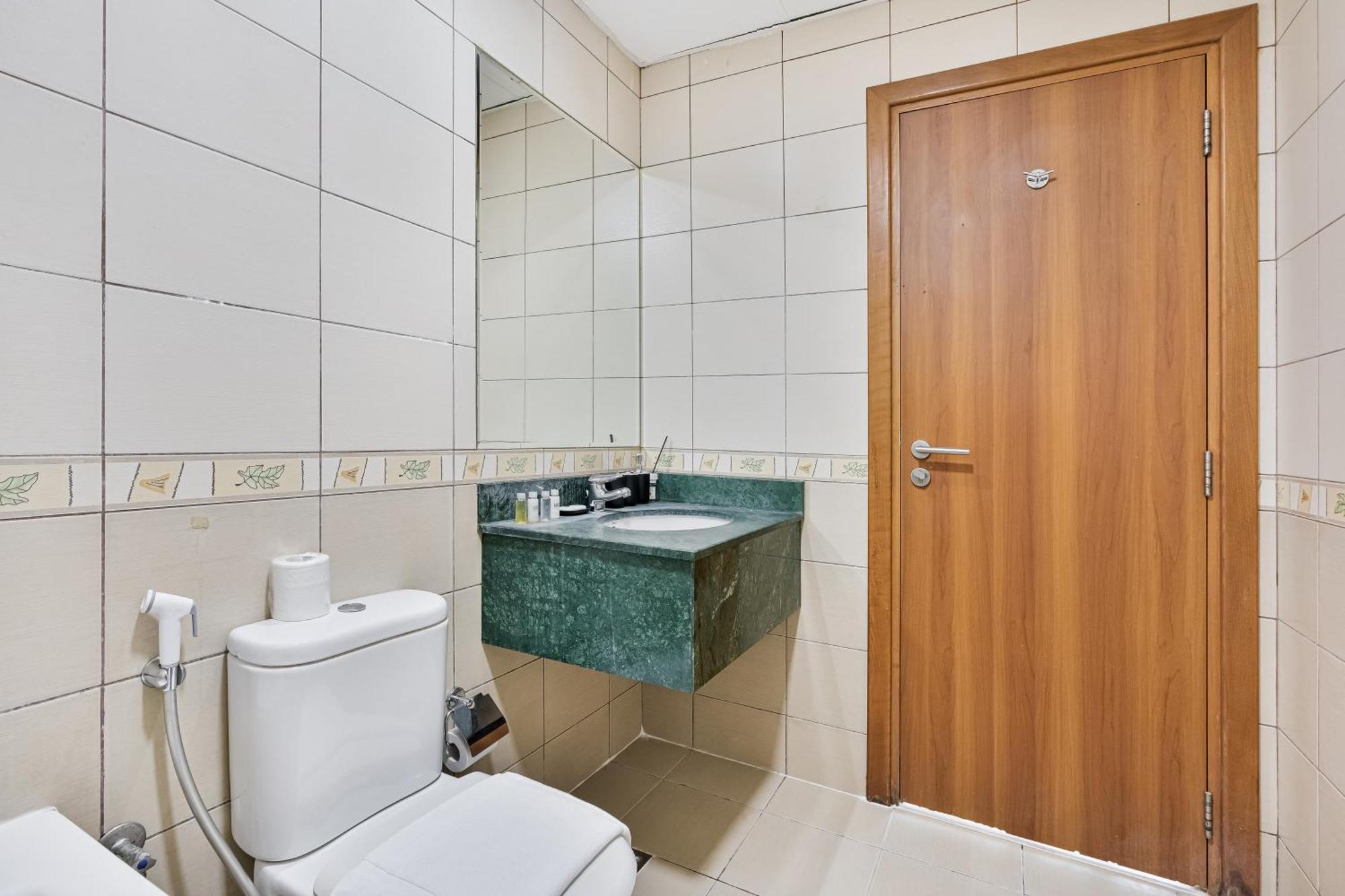 Sky High Serenity Modern With Gym Access * Dubai