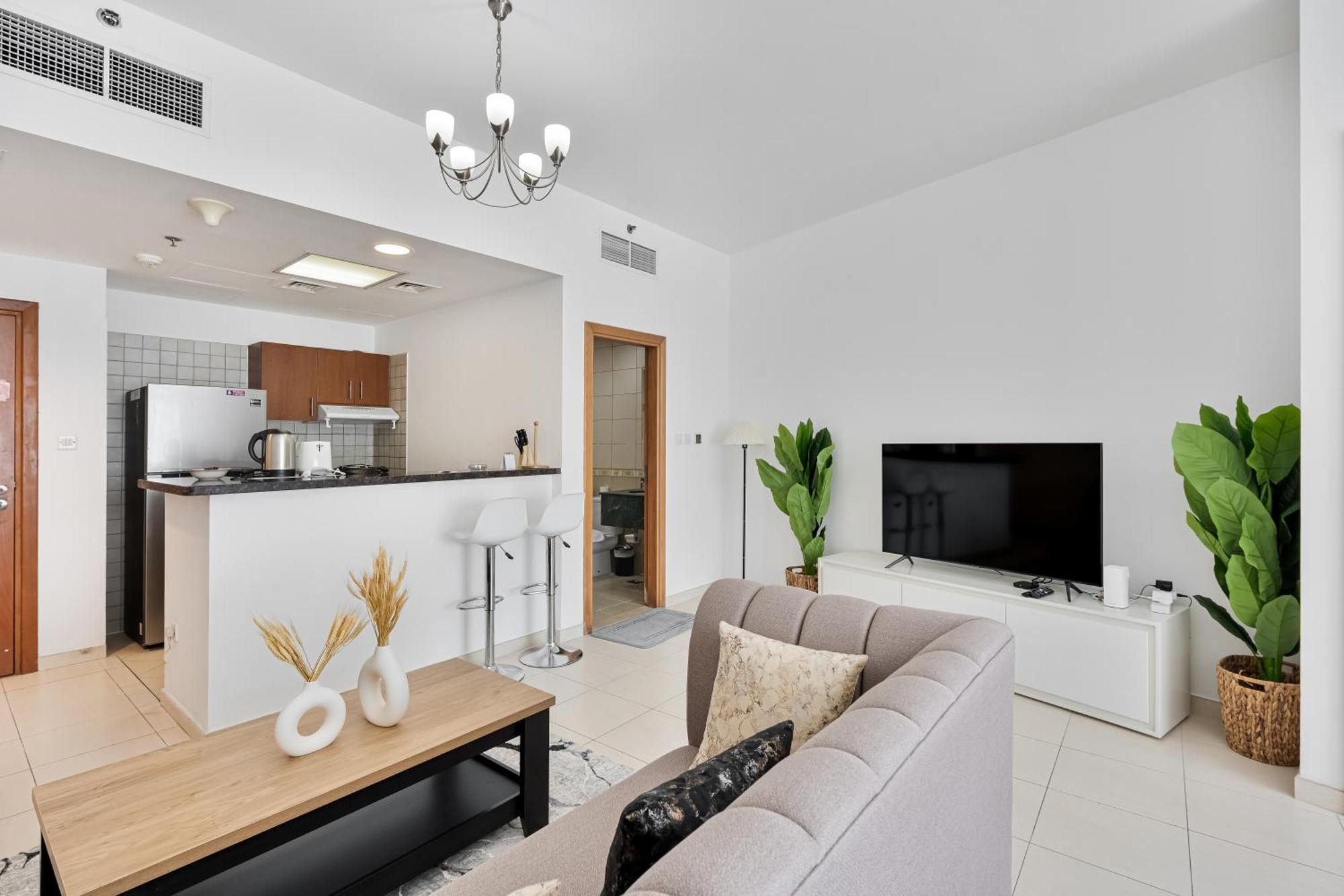 Sky High Serenity Modern With Gym Access Dubai