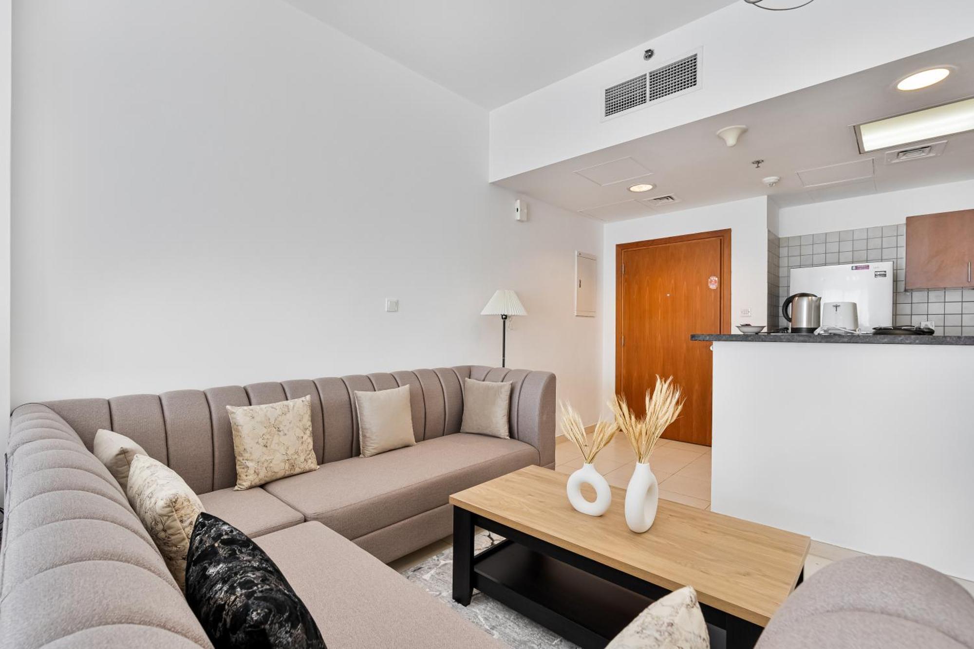 Sky High Serenity Modern With Gym Access * Dubai