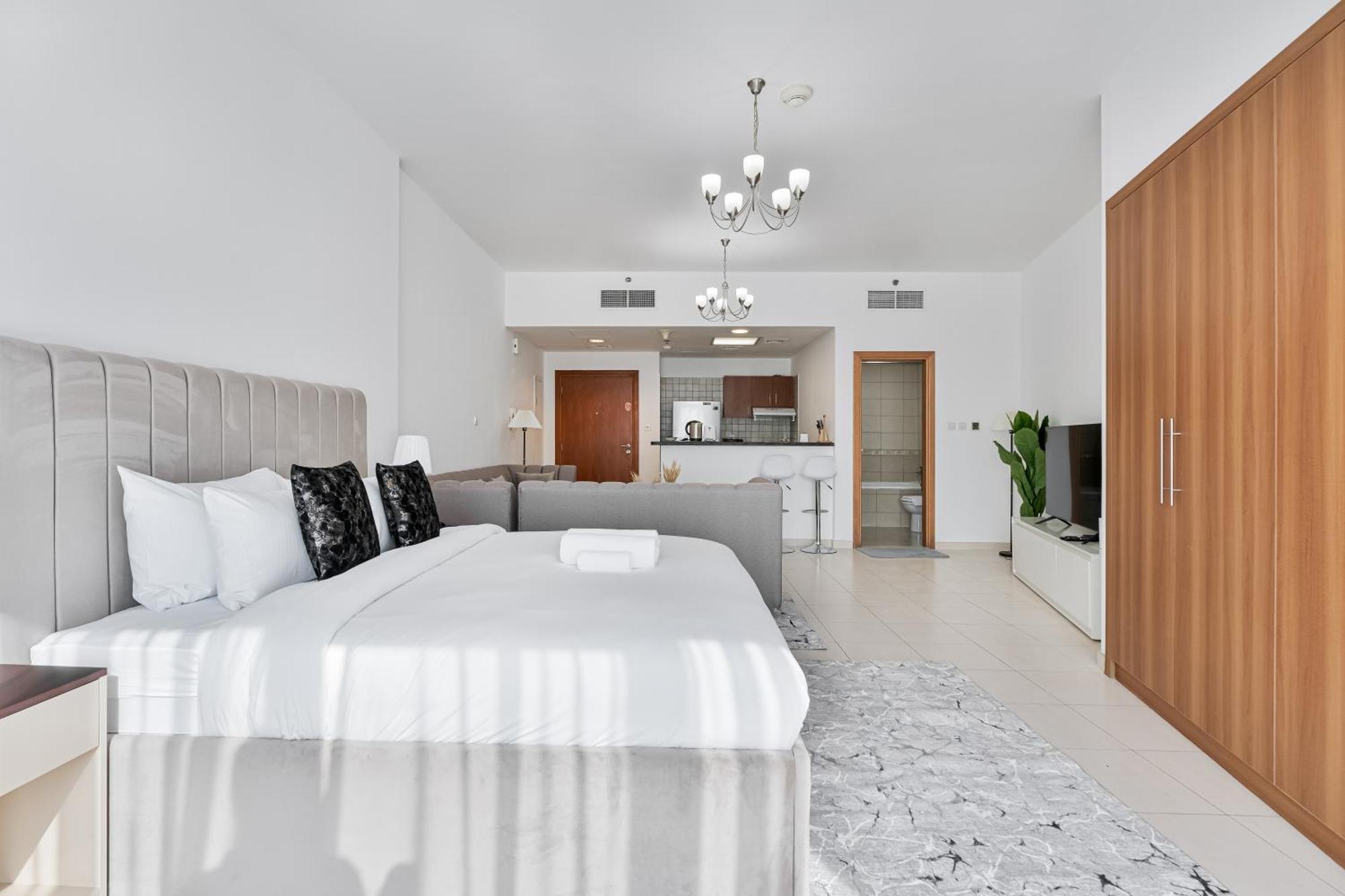 Apartment Sky High Serenity Modern With Gym Access *