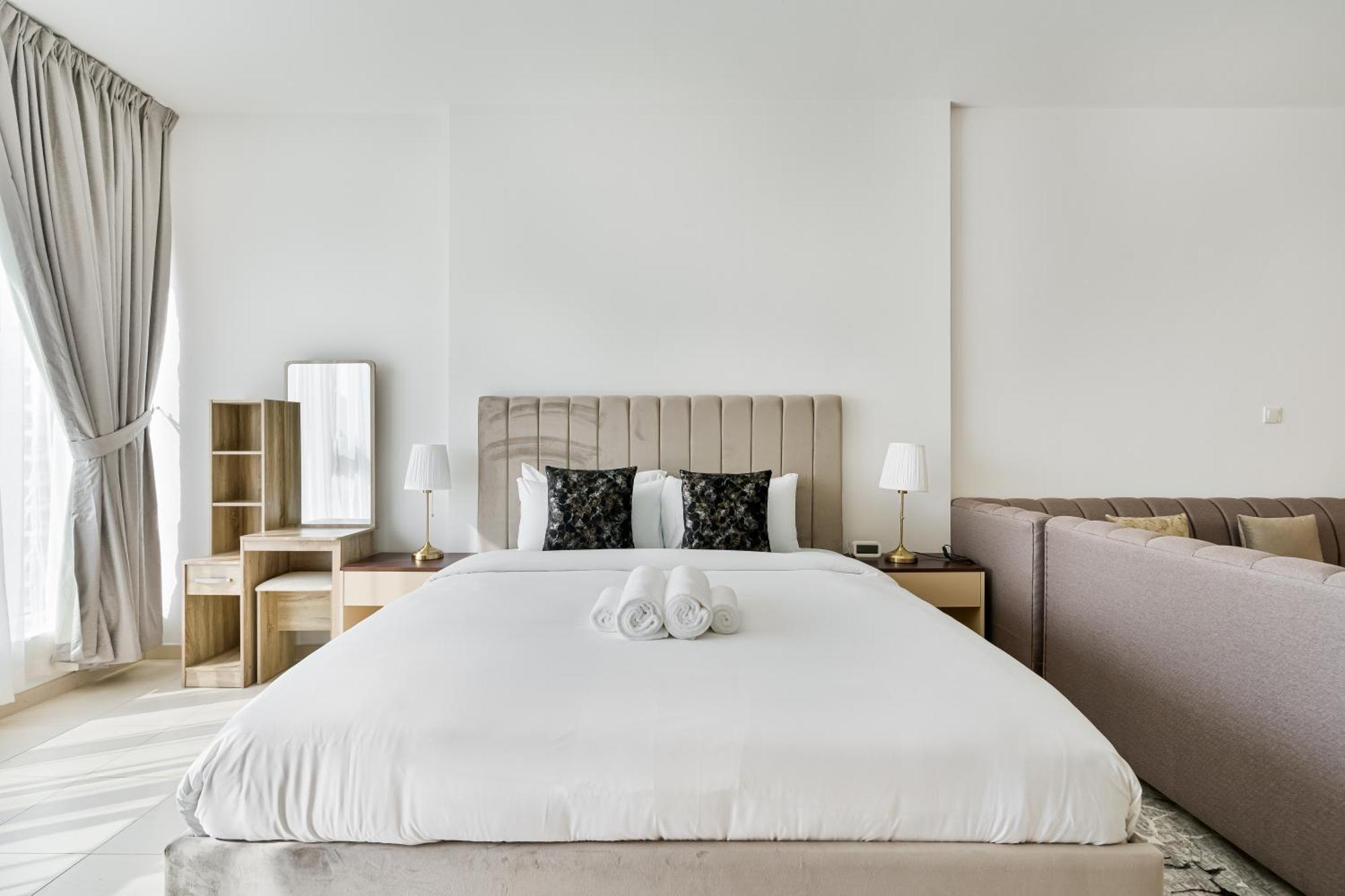 Sky High Serenity Modern With Gym Access *