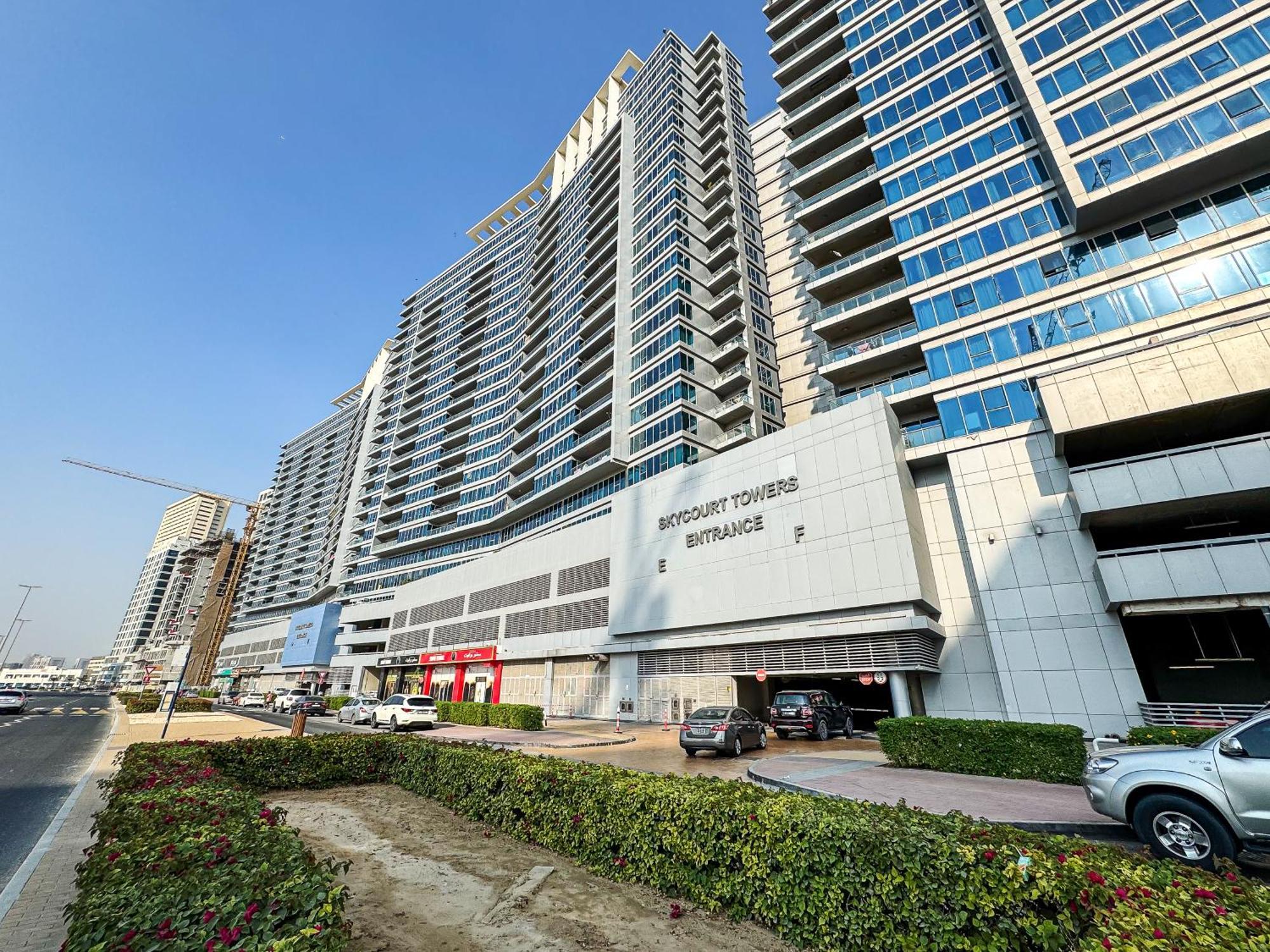 Sky High Serenity Modern With Gym Access Dubai